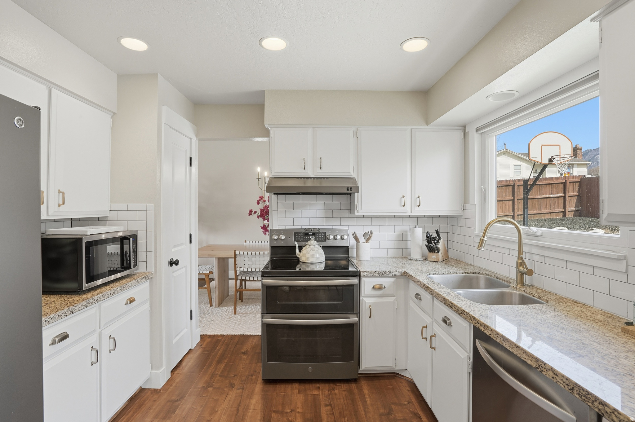 EASTRIDGE 2 - Residential