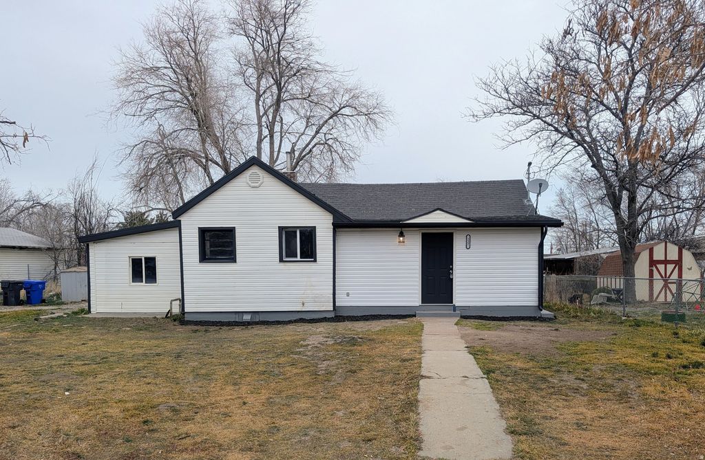 Photo of 222 W CHERRY ST, Grantsville, UT 84029 (MLS # 2136795)