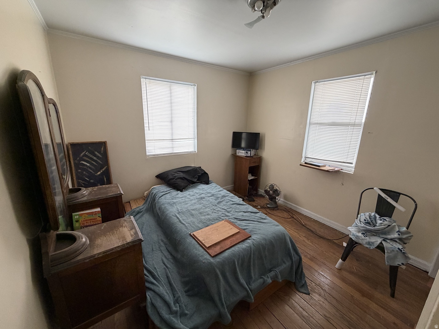 Main image without alt text