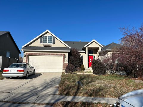 Photo of 4105 E COMANCHE ST, Eagle Mountain, UT 84005 (MLS # 2139131)
