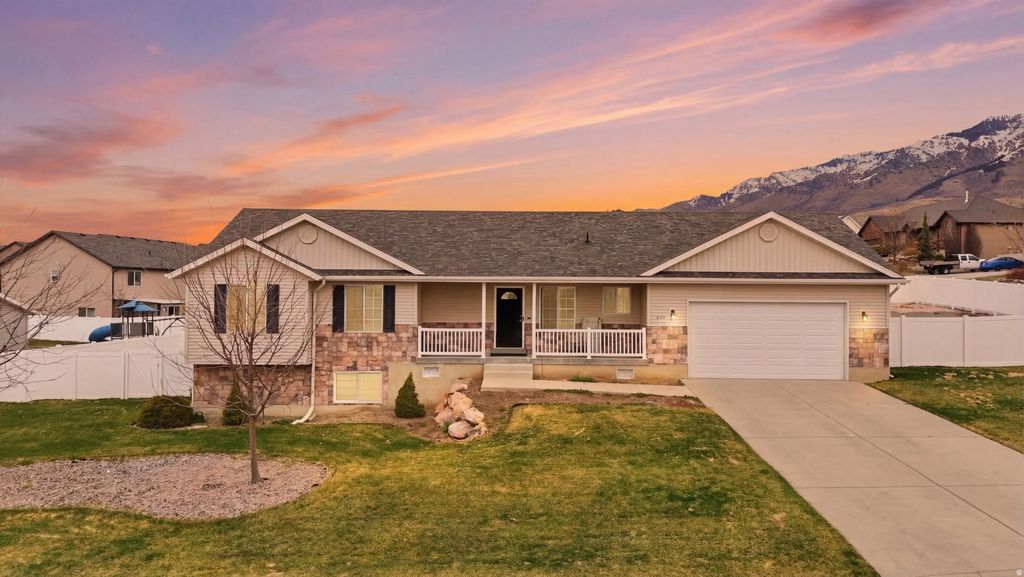 Photo of 299 CHOKECHERRY CIR, Richmond, UT 84333 (MLS # 2137015)