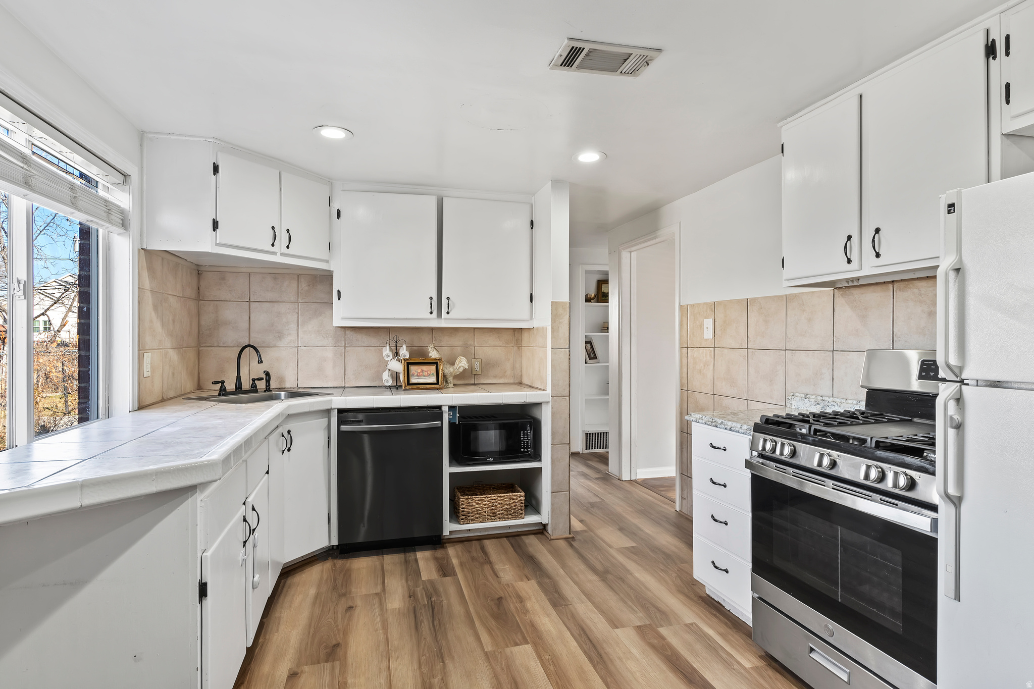 GLENDALE GARDENS - Residential