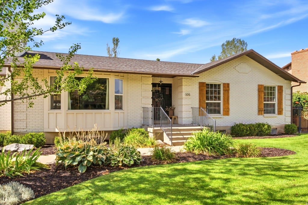 Photo of 105 N COUNTRY WAY, Fruit Heights, UT 84037 (MLS # 2186121)