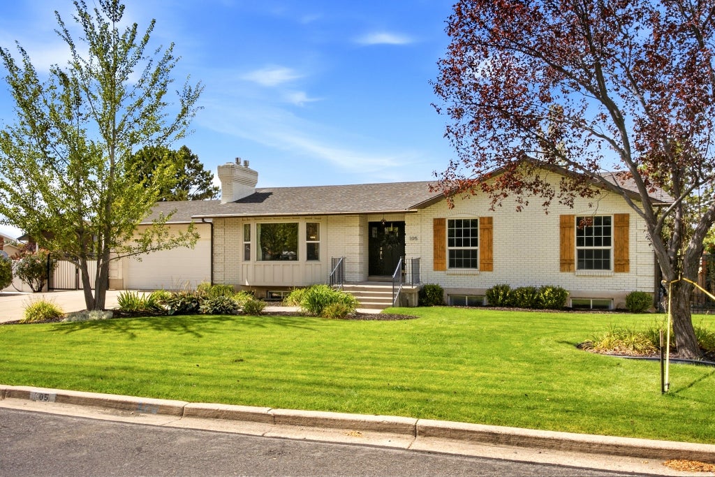 Photo of 105 N COUNTRY WAY, Fruit Heights, UT 84037 (MLS # 2186121)