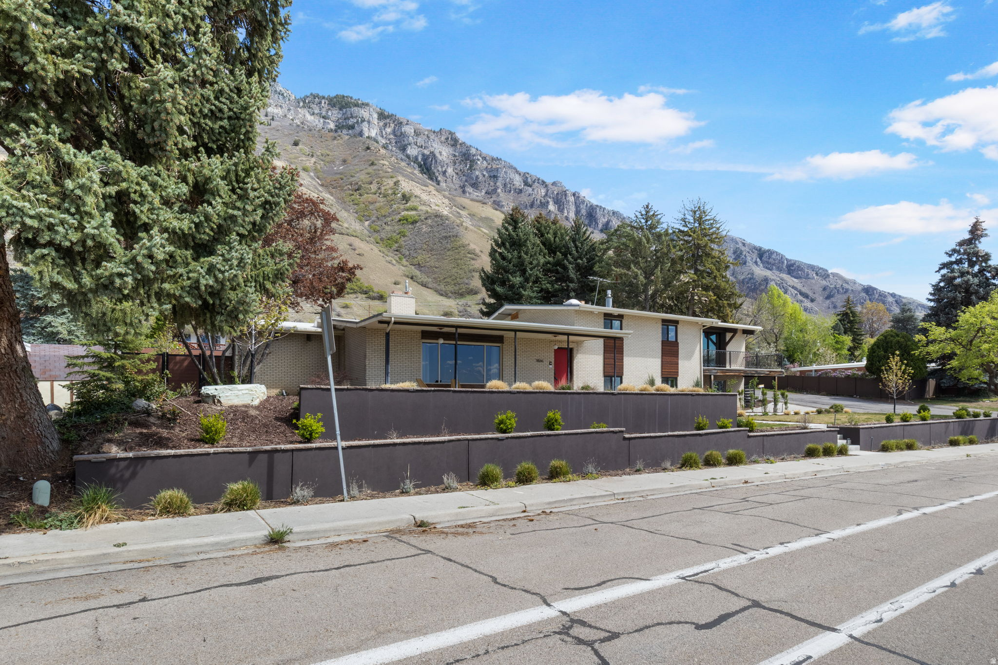 OAK HILLS - Residential