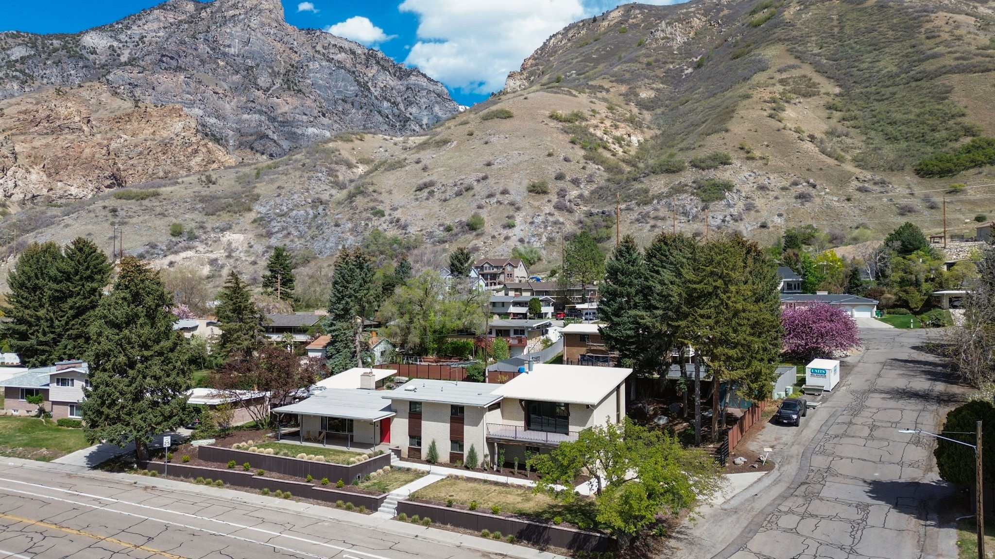 OAK HILLS - Residential