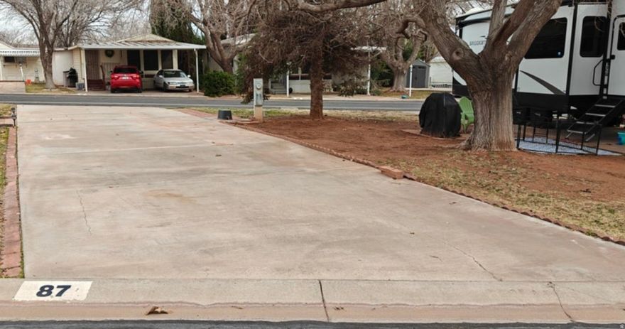 Come see this great pull through lot in the quaint Kingsrow 55+ community! Lot dimensions are approximately 28'x65'.  Buyer to verify information meets their needs.