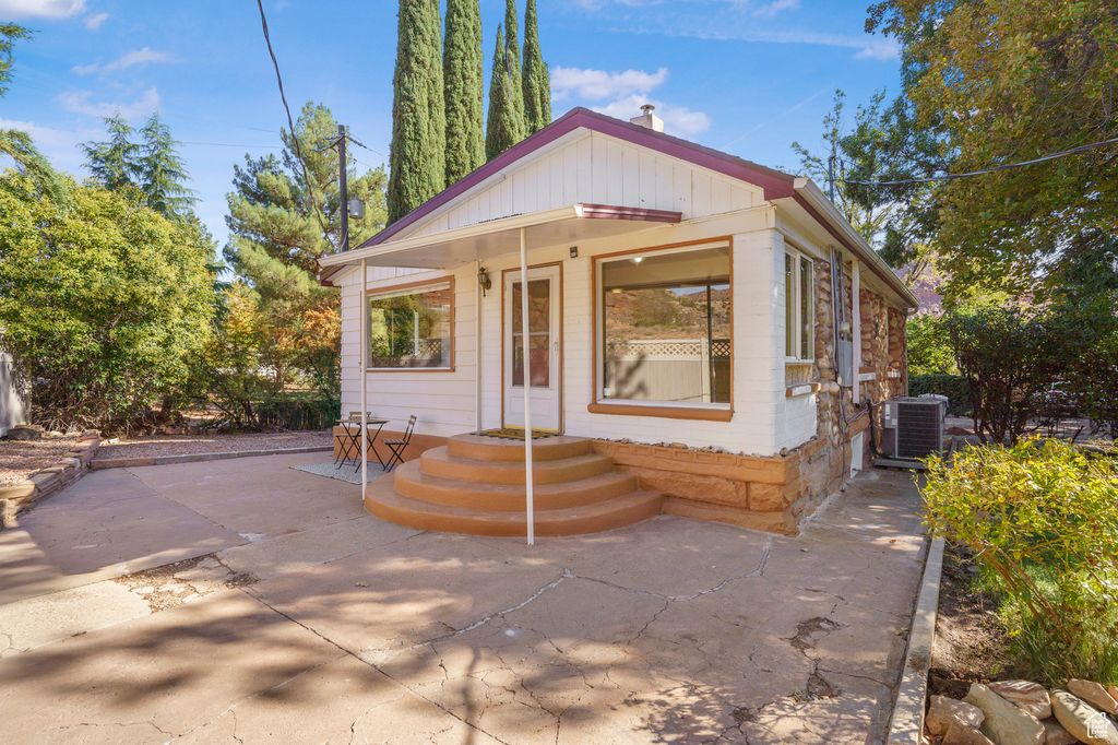Photo of 336 E MAIN ST, Rockville, UT 84763 (MLS # 2116201)