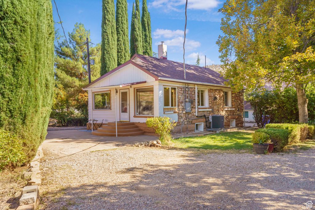 Photo of 336 E MAIN ST, Rockville, UT 84763 (MLS # 2116201)
