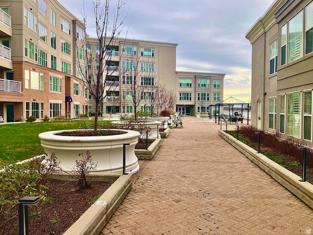 PRESIDENTIAL CLUB - Residential