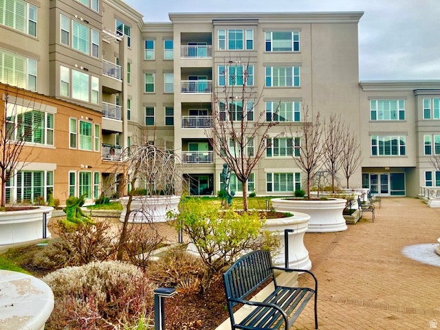 PRESIDENTIAL CLUB - Residential