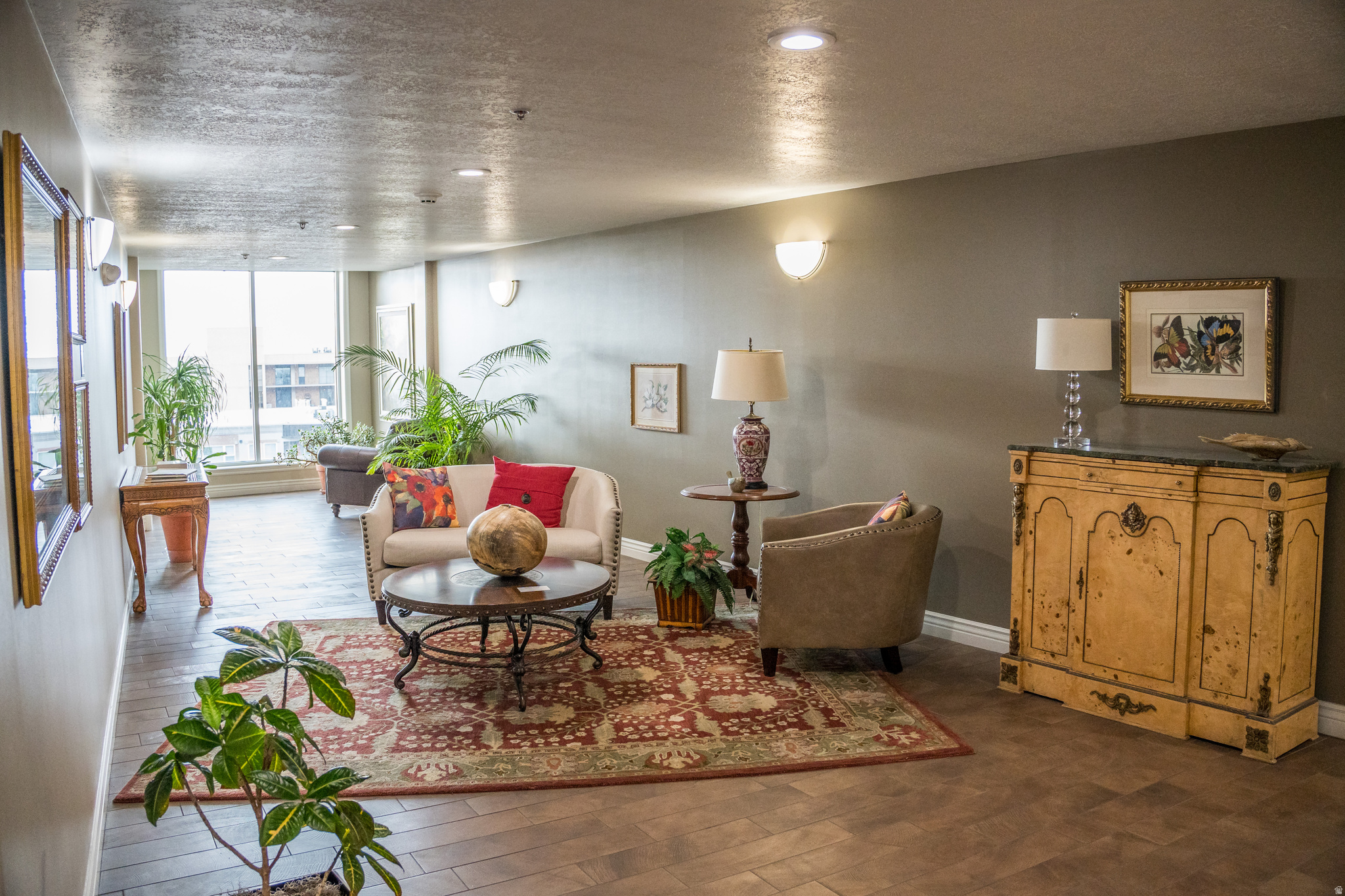 PRESIDENTIAL CLUB - Residential