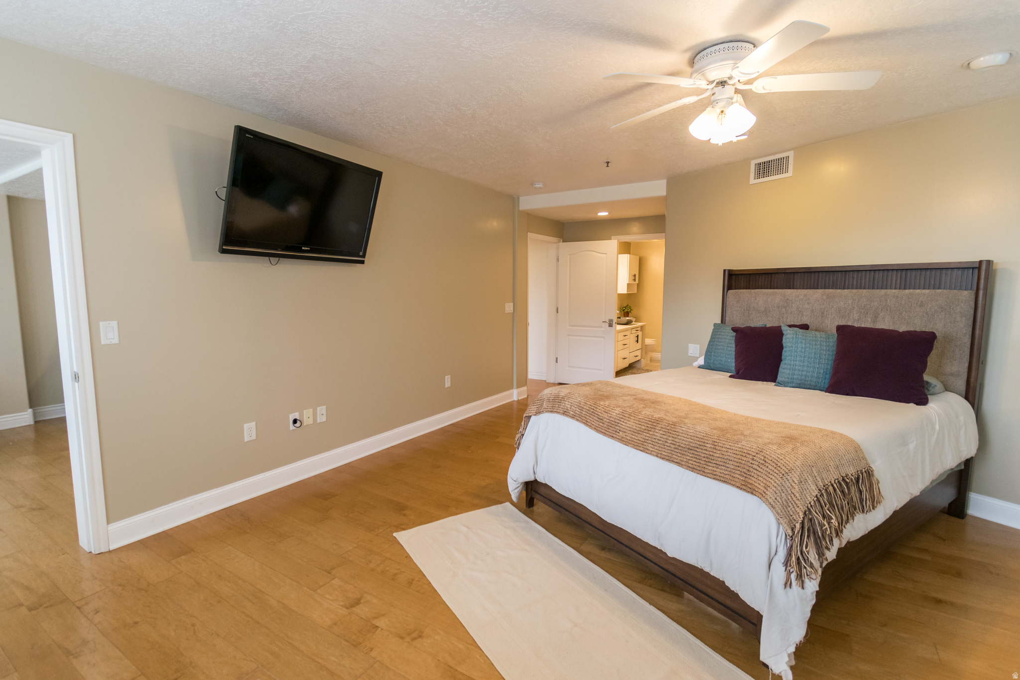 PRESIDENTIAL CLUB - Residential