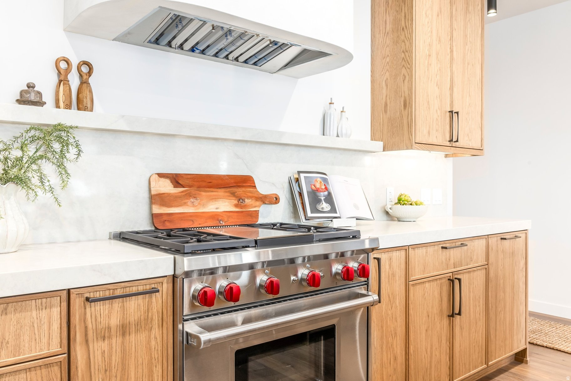 APRES CONDOS - Residential