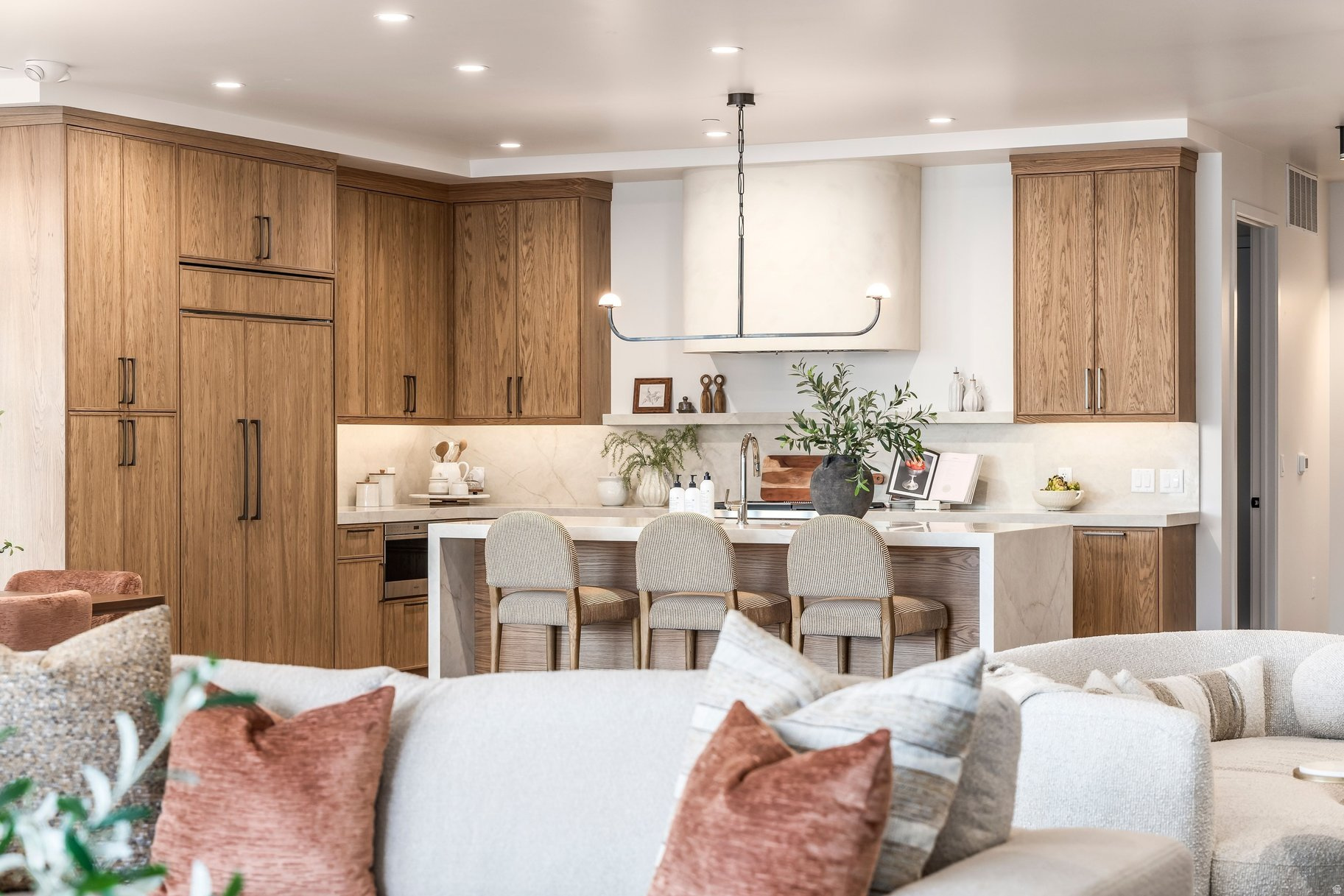 APRES CONDOS - Residential