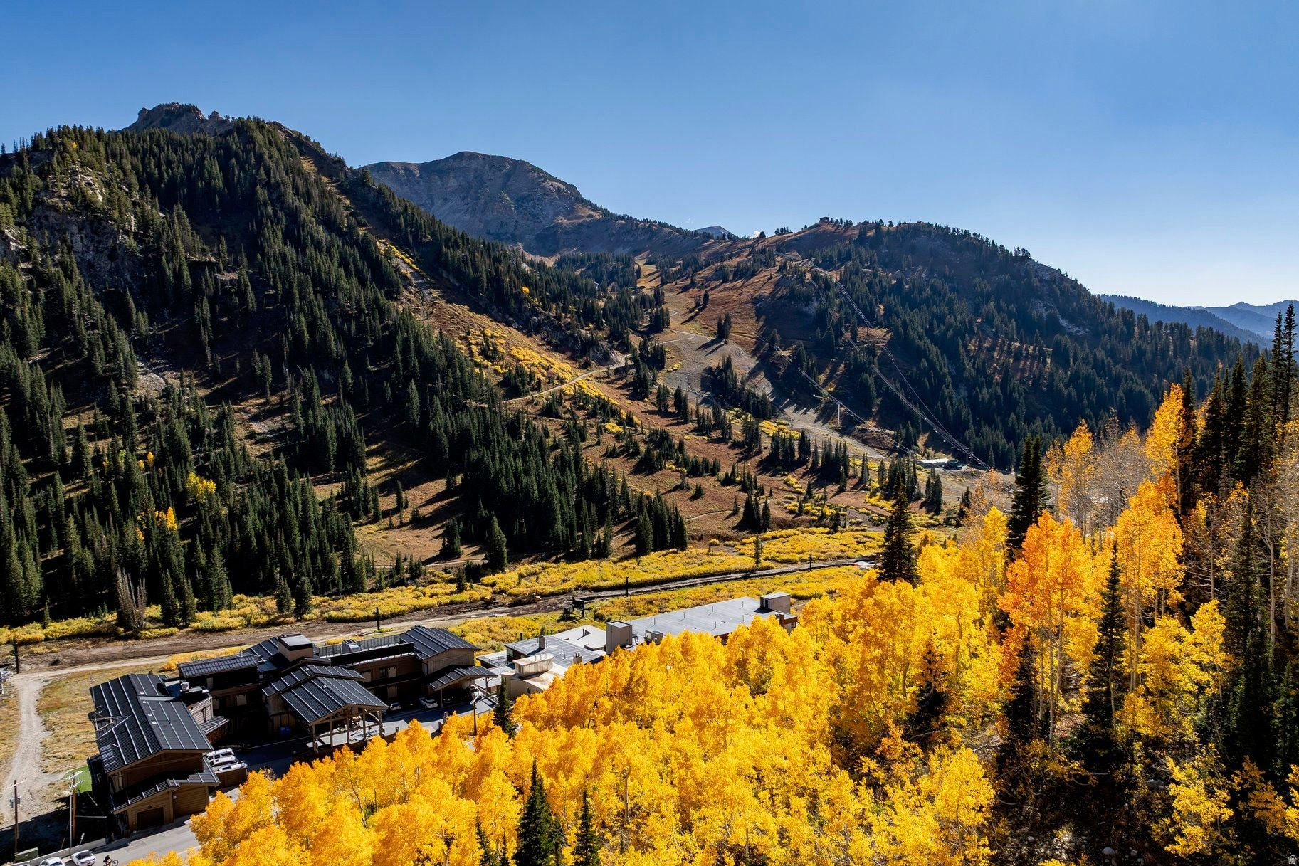 APRES CONDOS - Residential