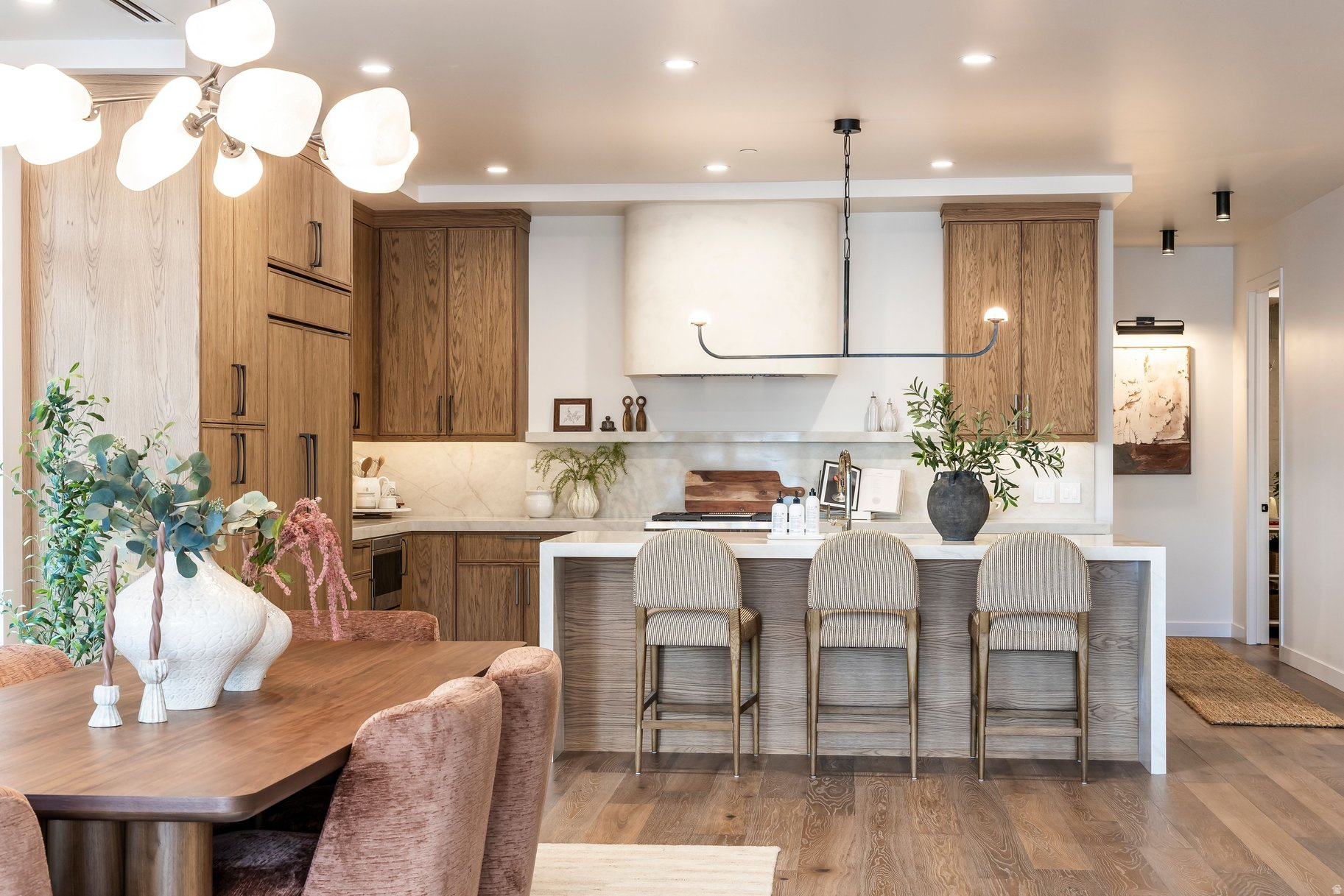 APRES CONDOS - Residential