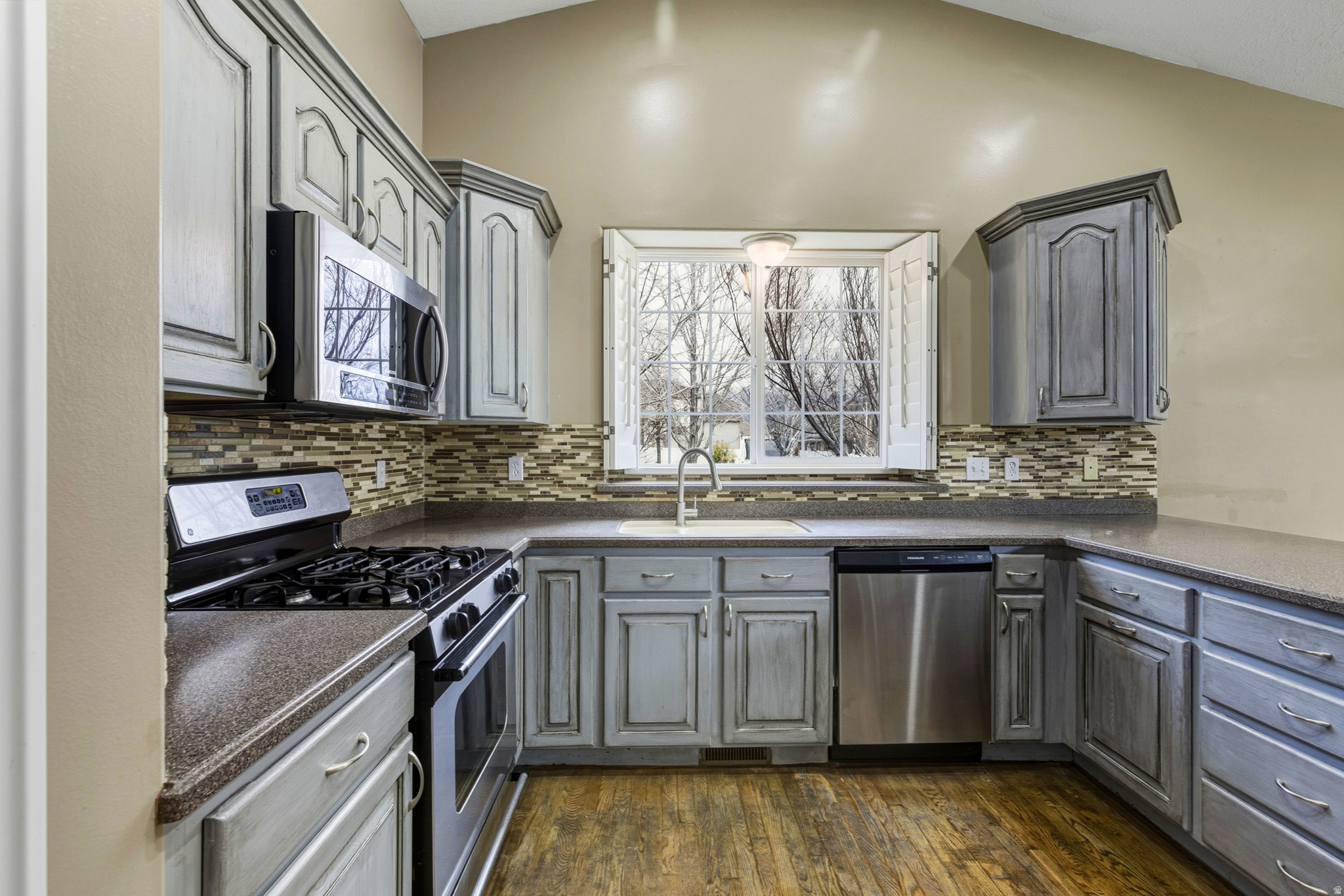 CRISSAM MEADOWS - Residential