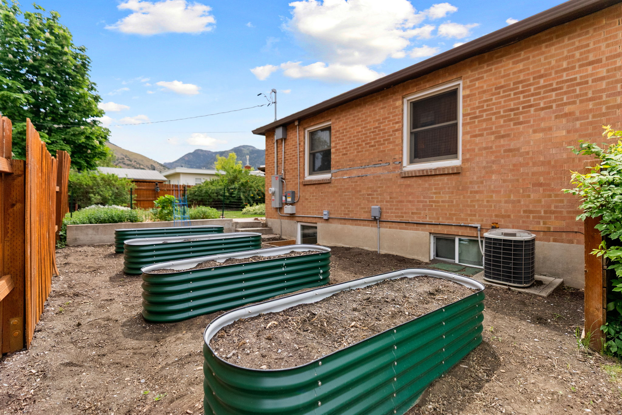 HILLCREST - Residential