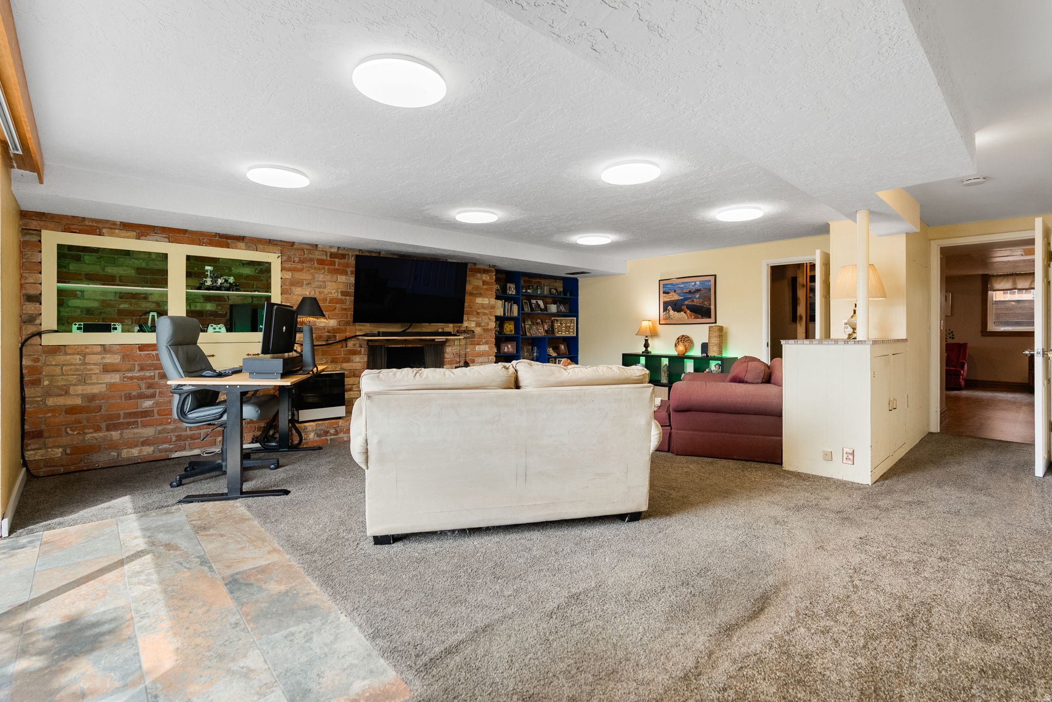 HILLCREST - Residential