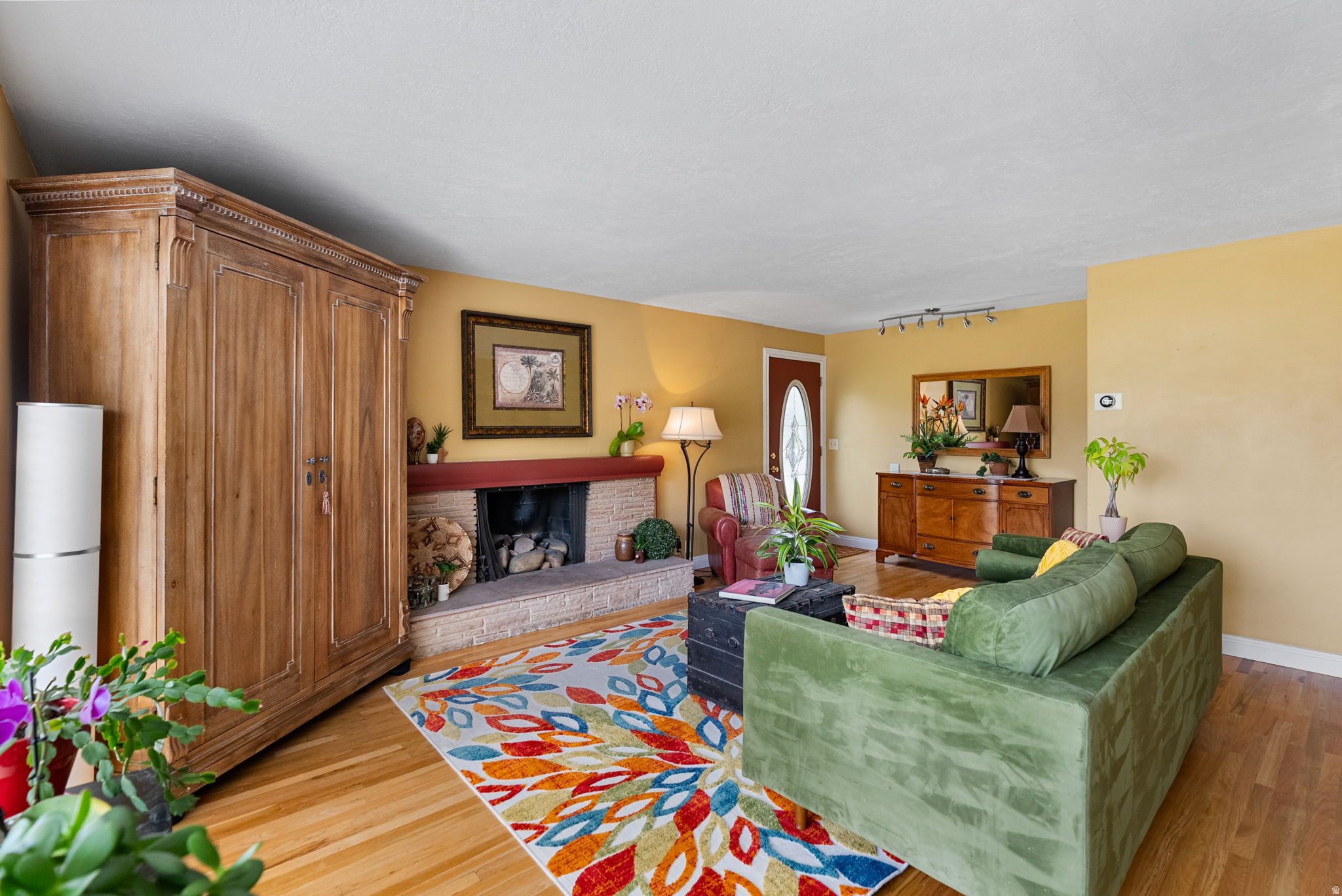HILLCREST - Residential