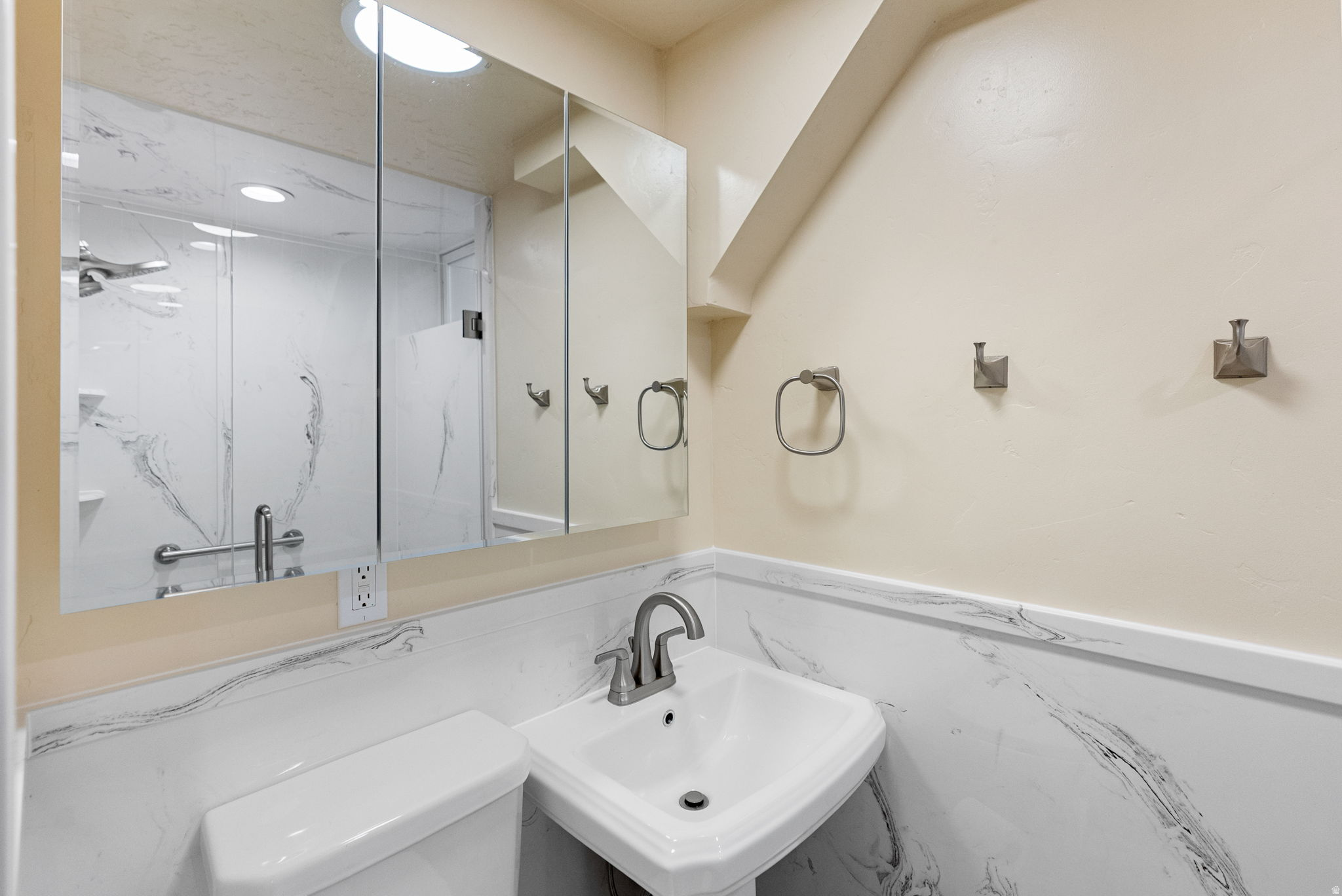 HILLCREST - Residential
