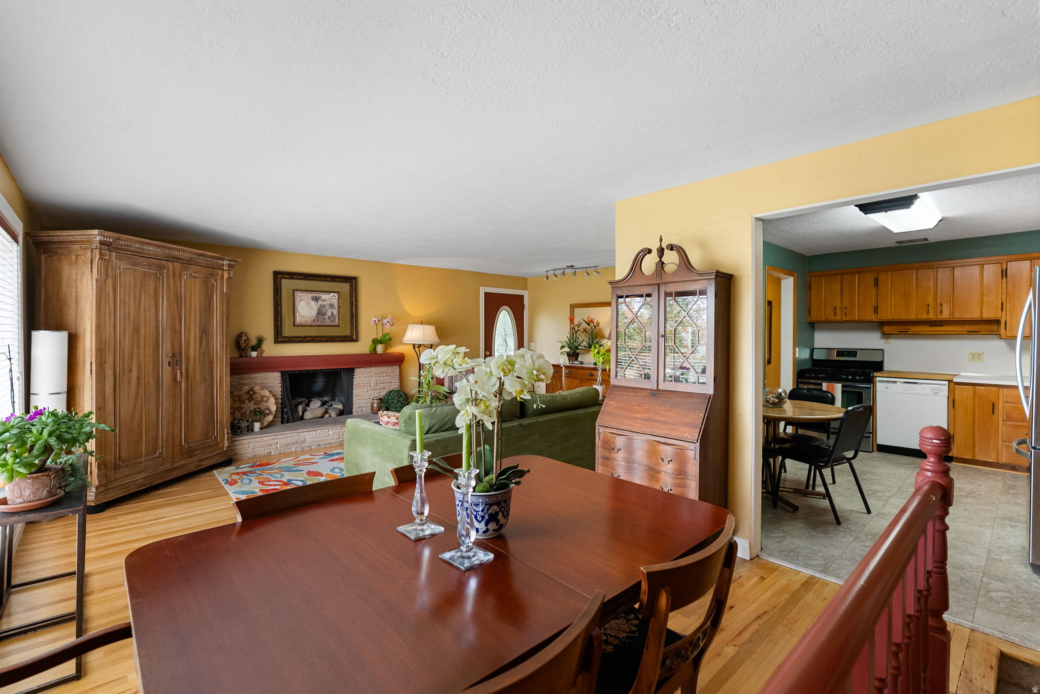 HILLCREST - Residential