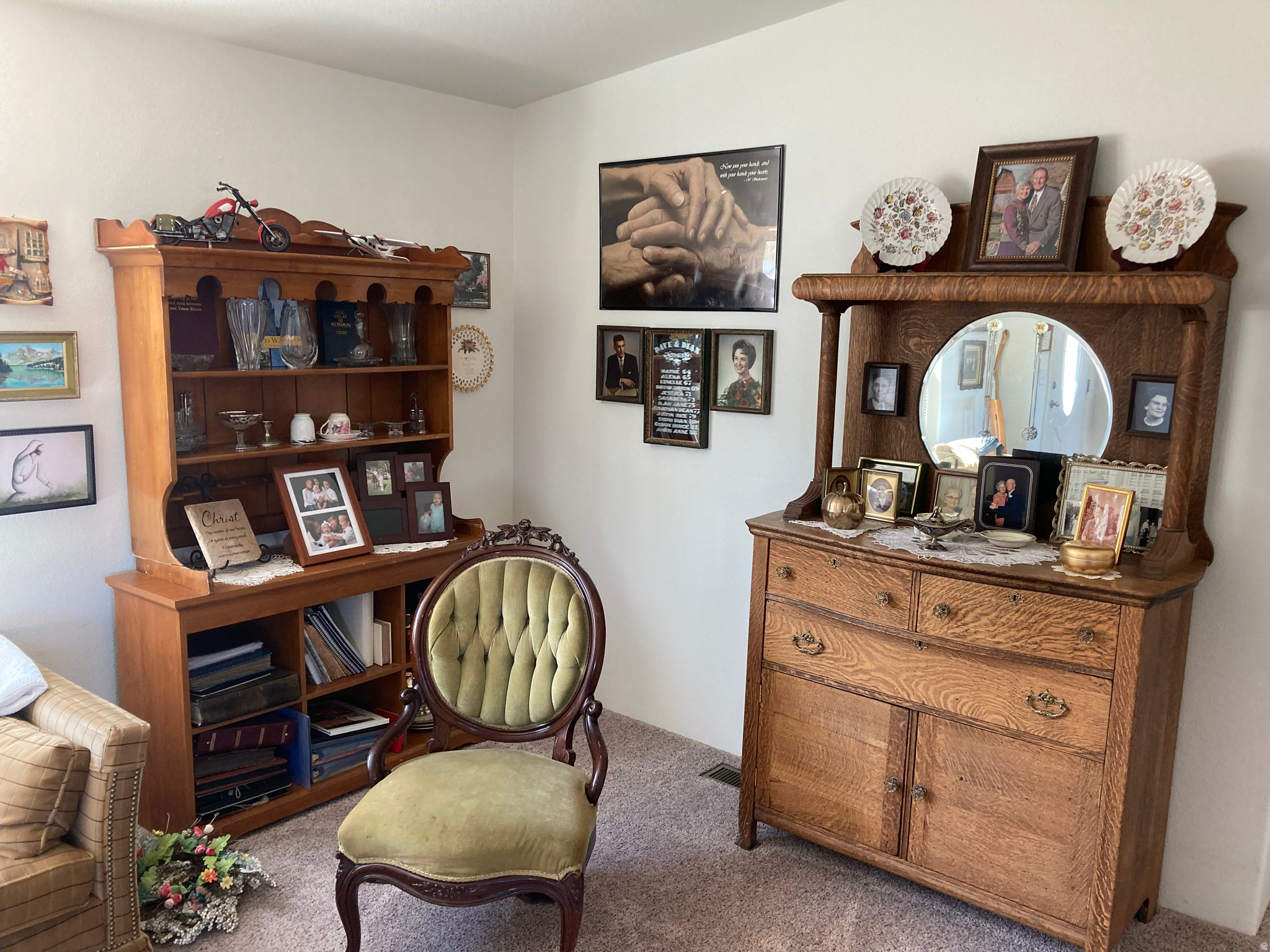 Main image without alt text