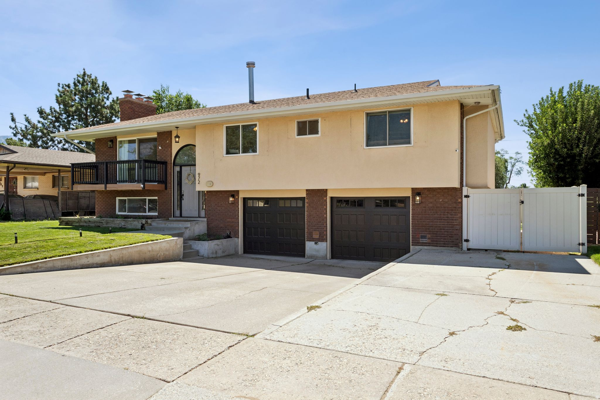 HILLCREST - Residential