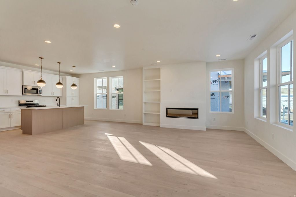 Photo of 7216 S GRAVEL CROSS WAY E #188, West Jordan, UT 84081 (MLS # 2144937)