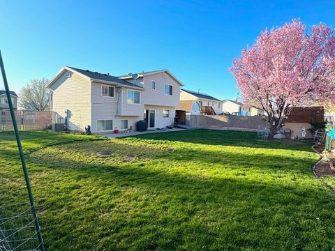 Tiny photo for 1616 N 725 W, Clinton, UT 84015 (MLS # 2144982)