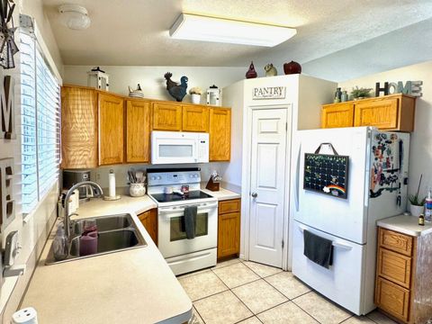 Tiny photo for 1616 N 725 W, Clinton, UT 84015 (MLS # 2144982)