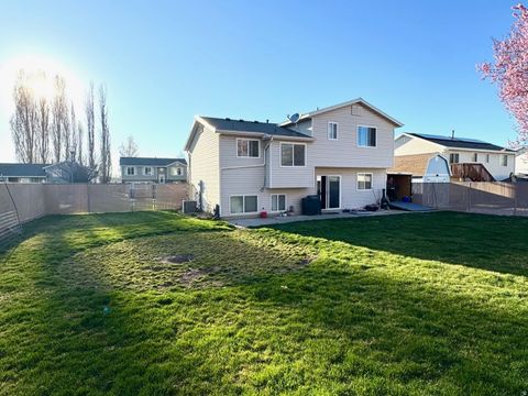 Tiny photo for 1616 N 725 W, Clinton, UT 84015 (MLS # 2144982)