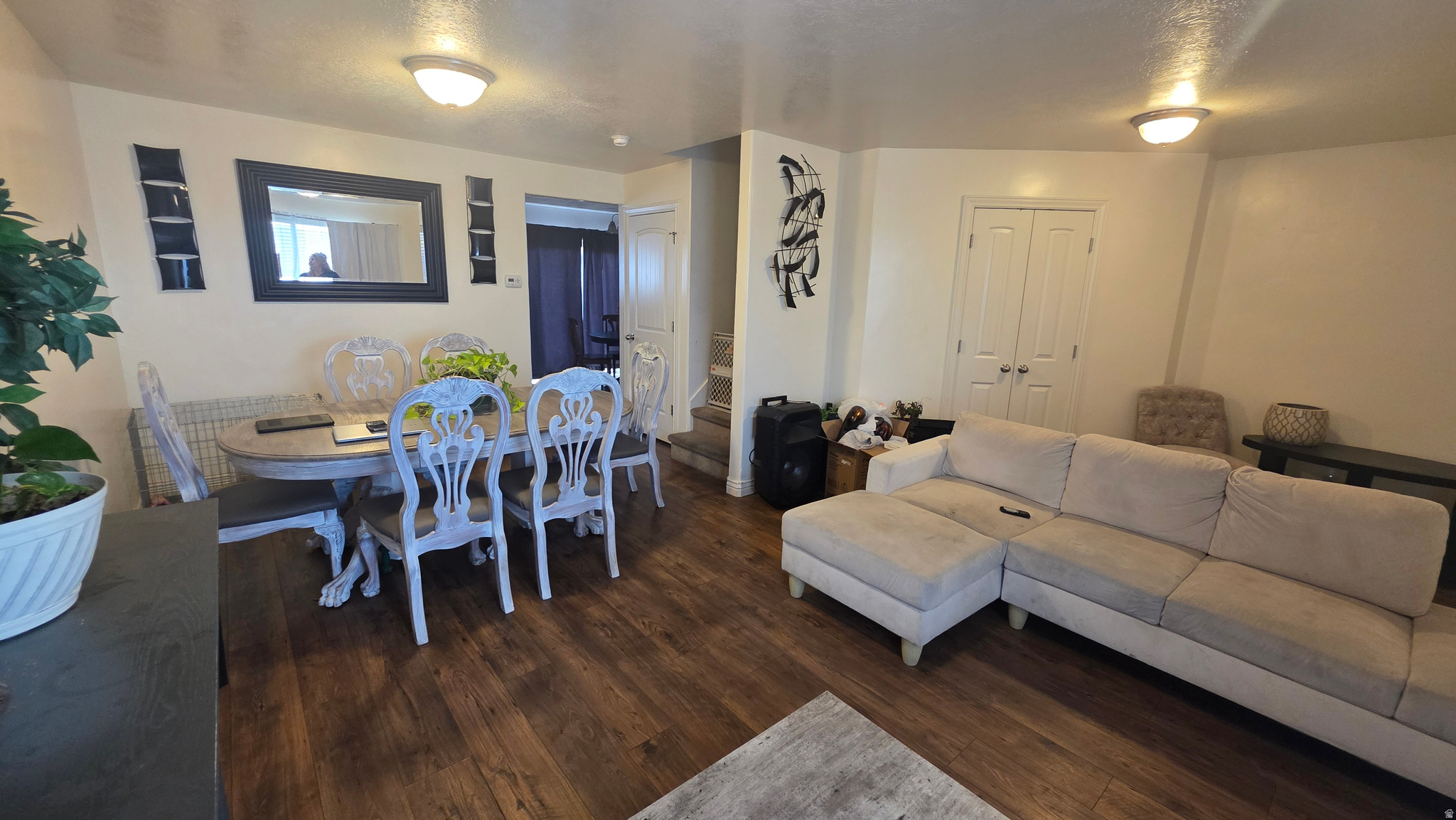 WHISPERING WILLOW - Residential