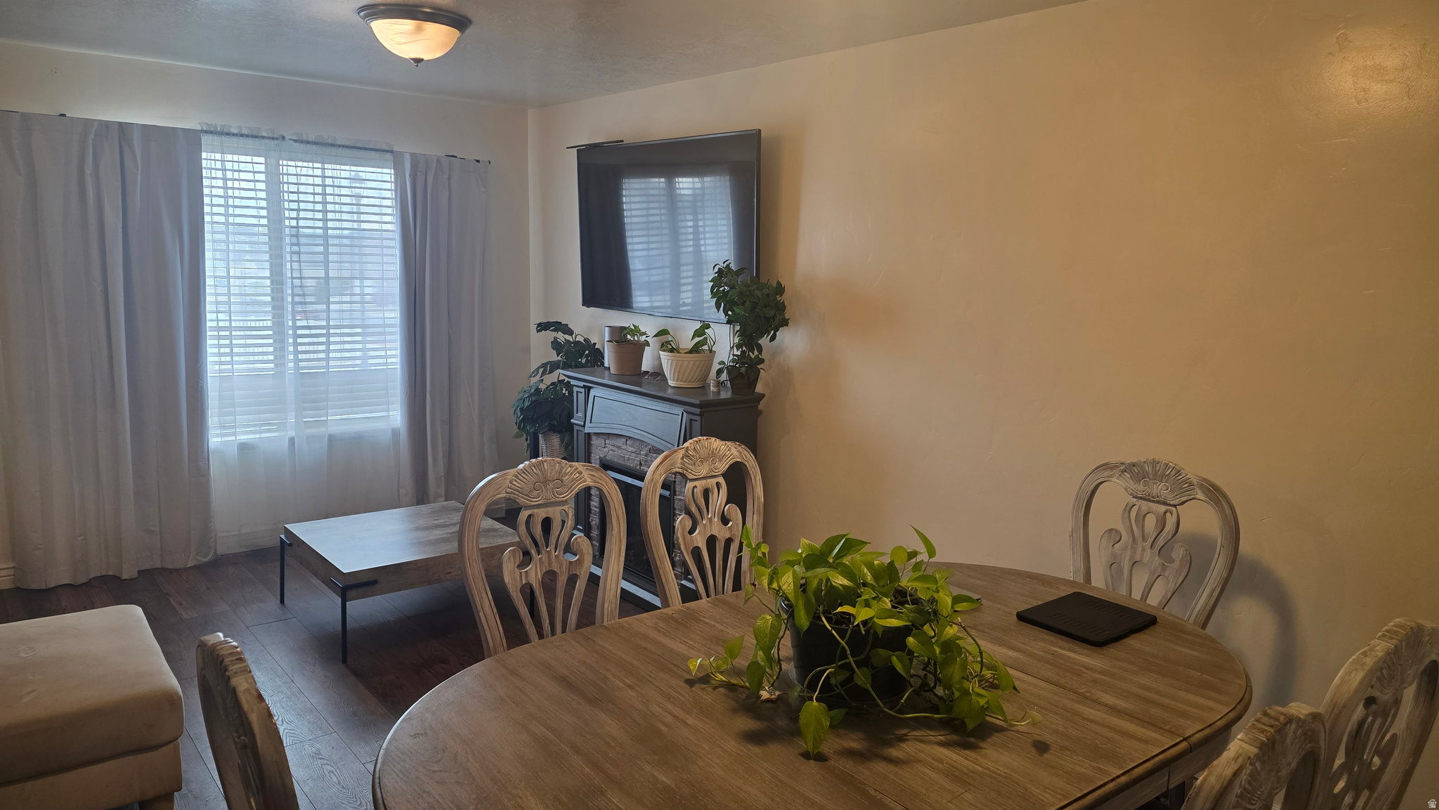 WHISPERING WILLOW - Residential