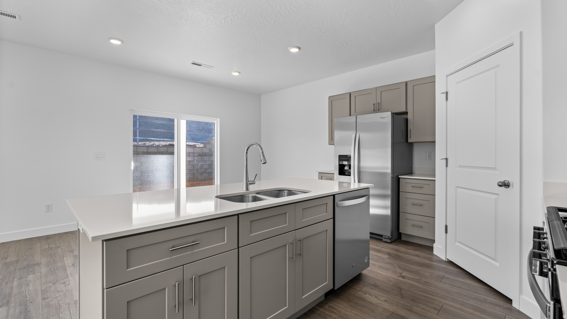 STANDING ROCK EAST AT LONG VALLEY - Residential