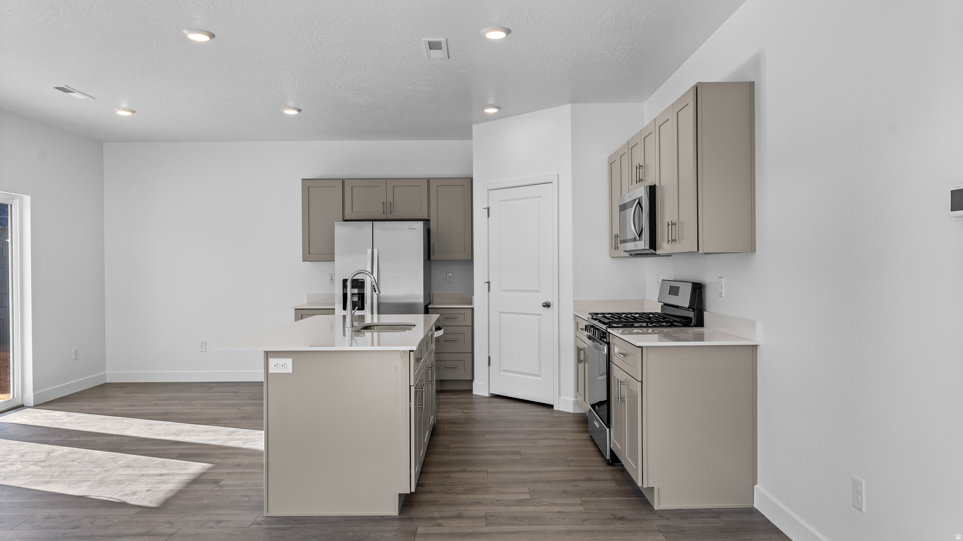 STANDING ROCK EAST AT LONG VALLEY - Residential