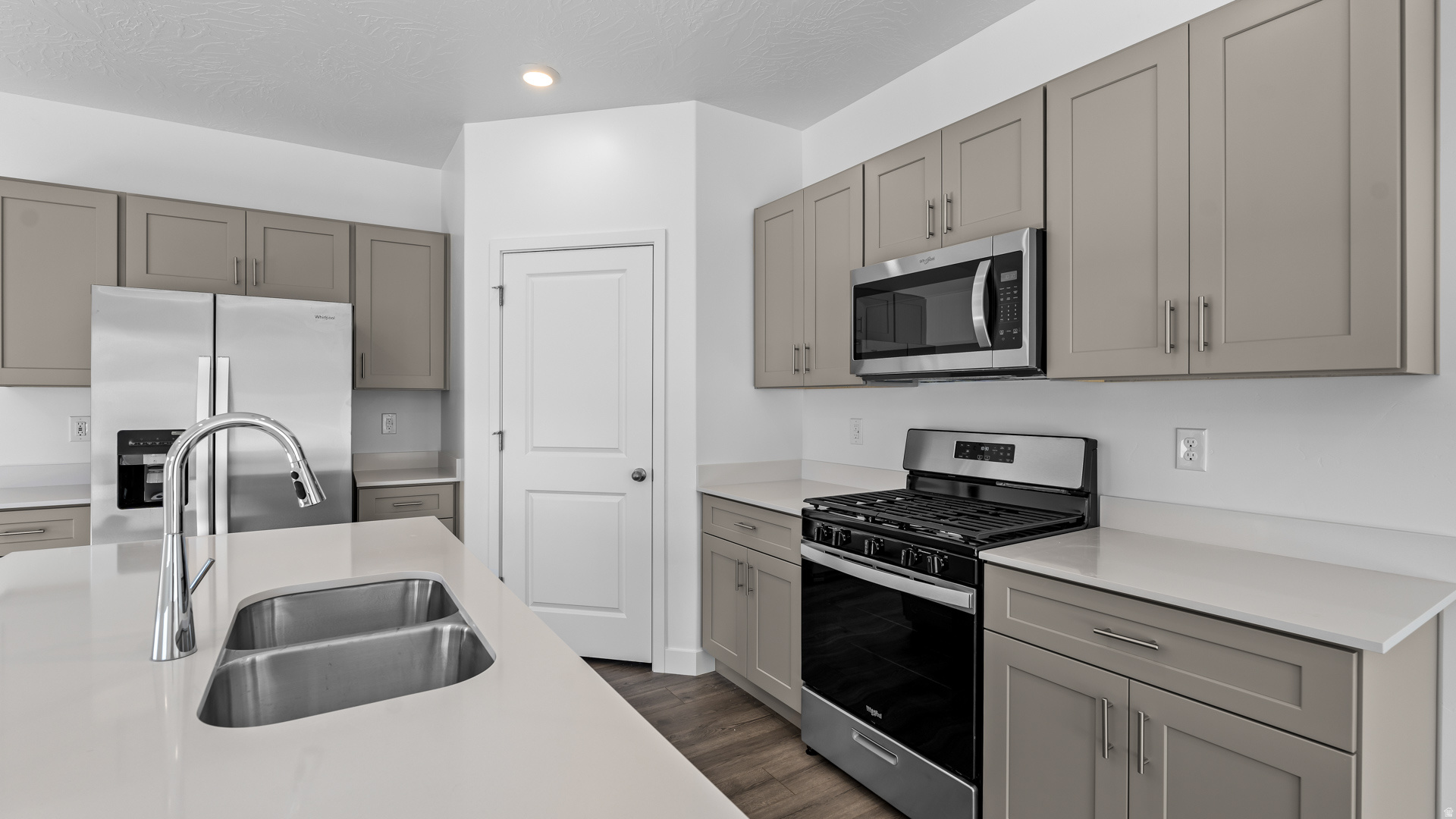 STANDING ROCK EAST AT LONG VALLEY - Residential