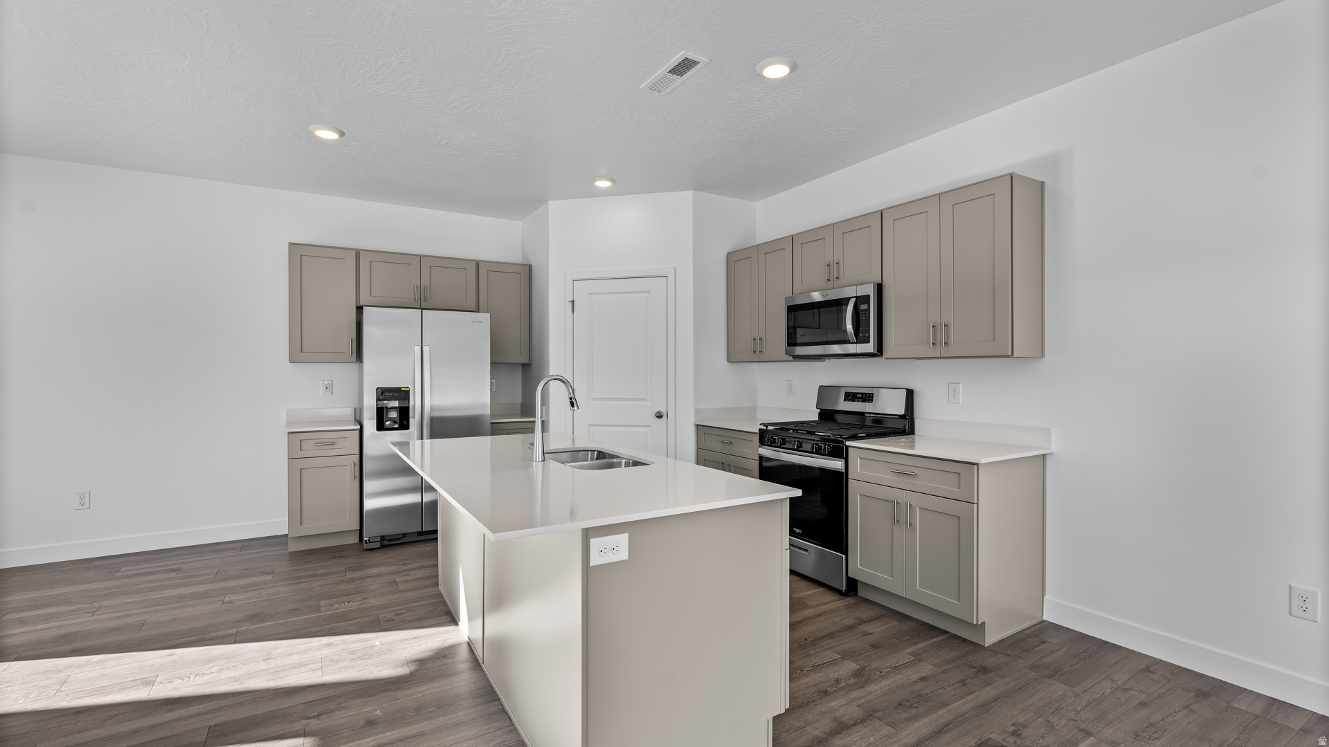 STANDING ROCK EAST AT LONG VALLEY - Residential