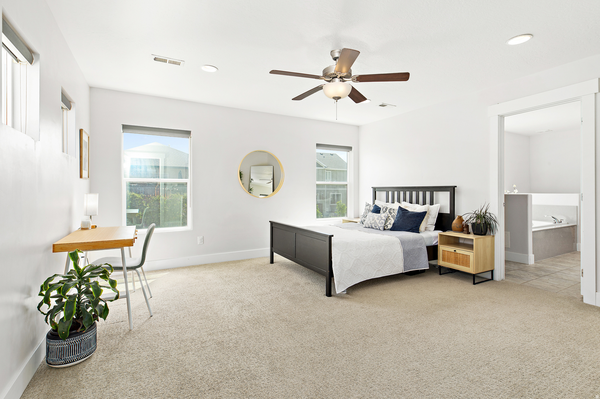 SILVER LAKE - Residential