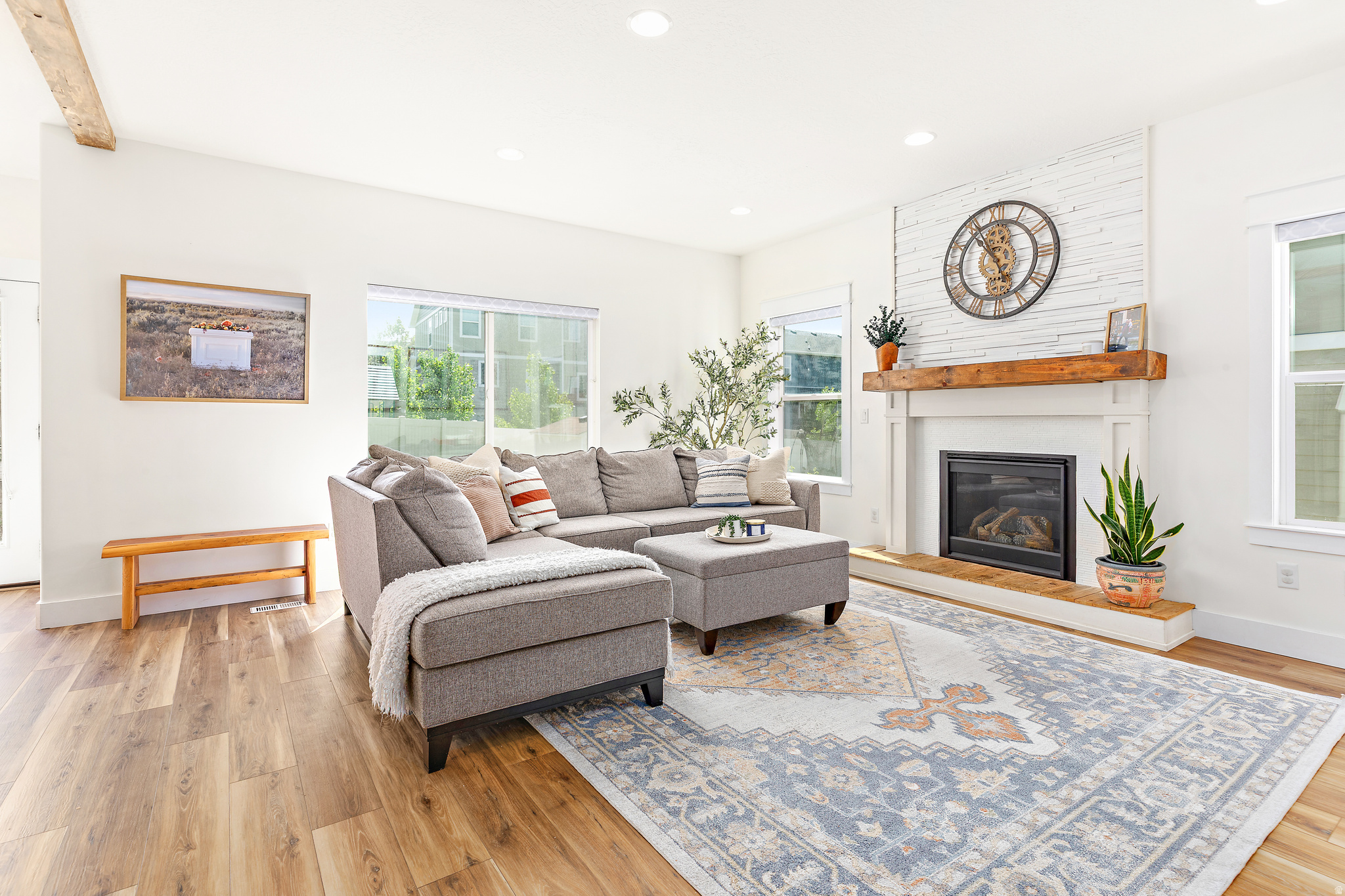 SILVER LAKE - Residential
