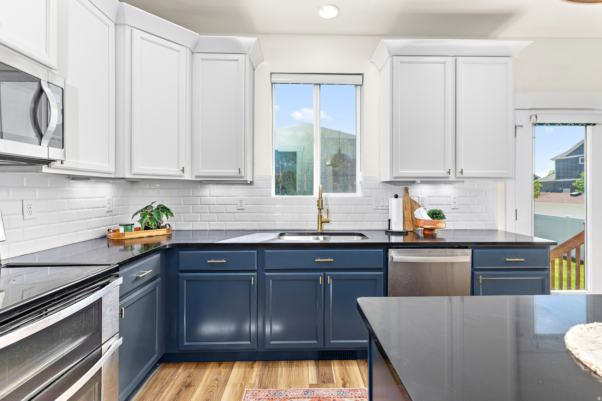 SILVER LAKE - Residential