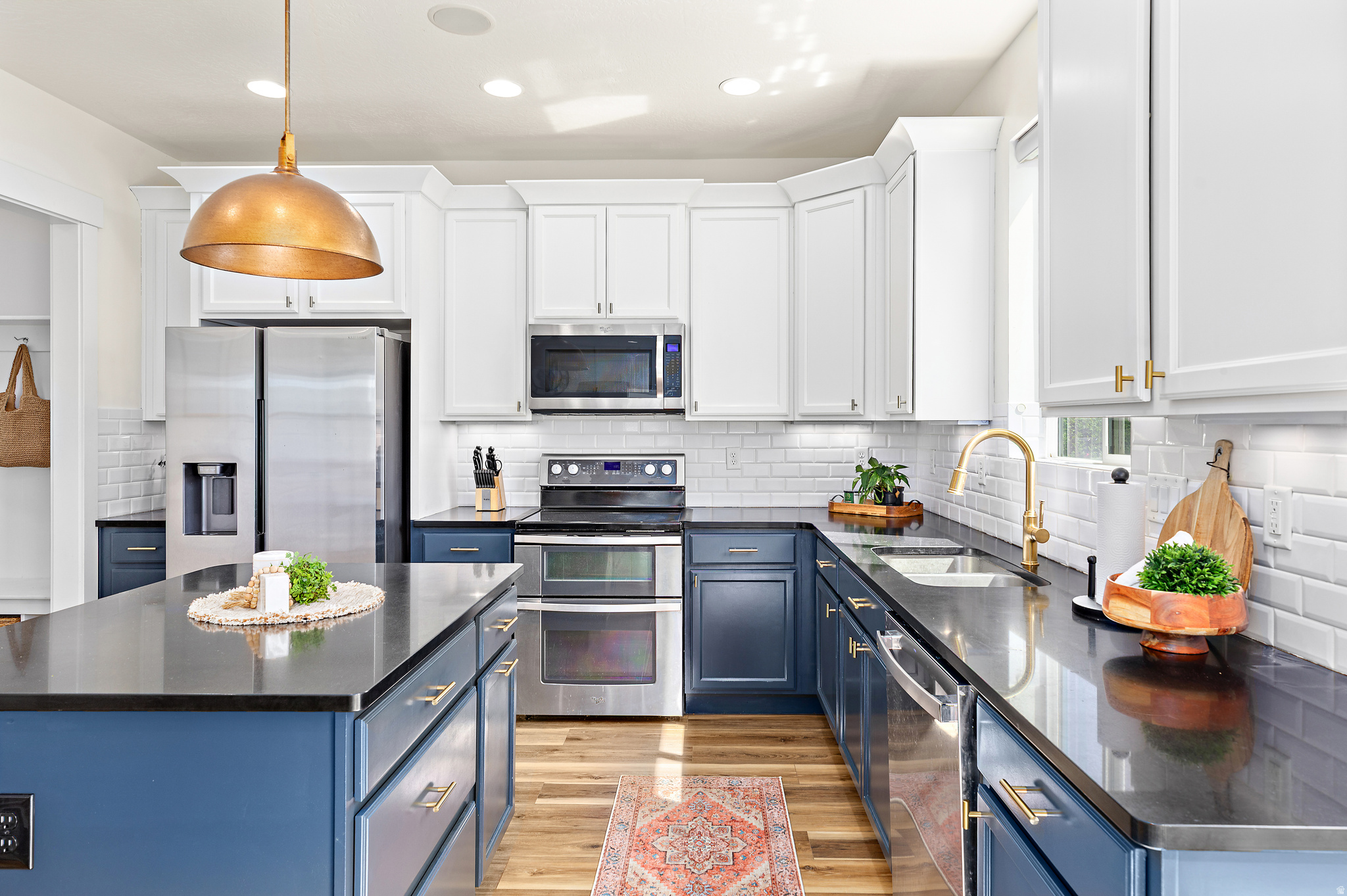 SILVER LAKE - Residential