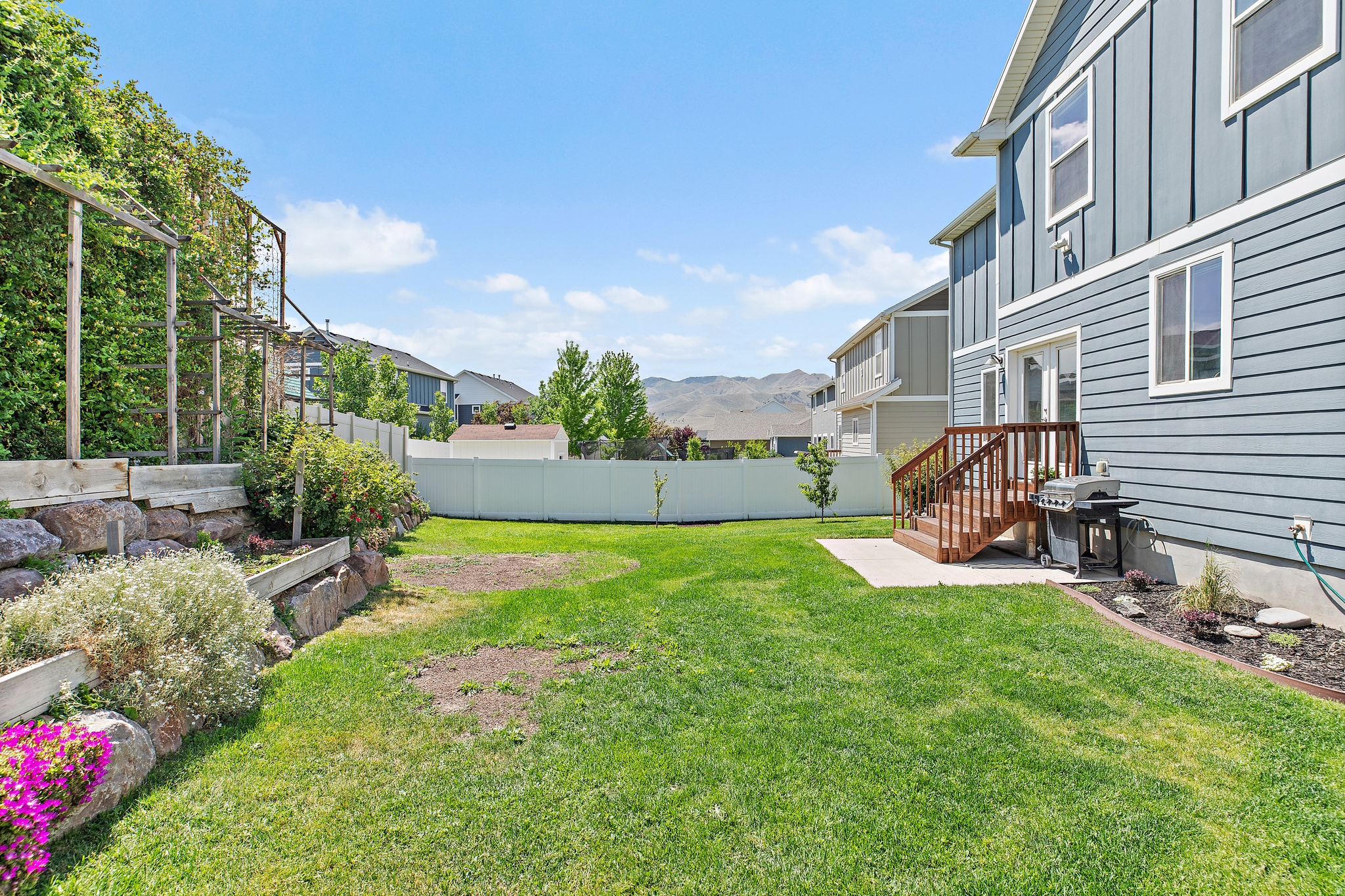 SILVER LAKE - Residential