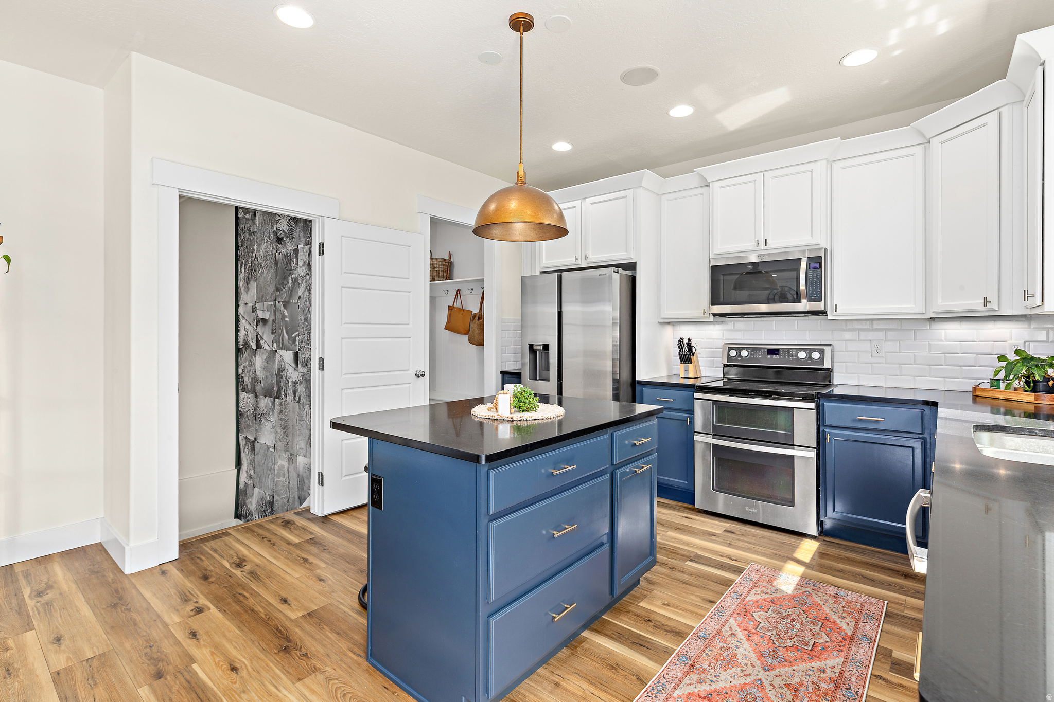 SILVER LAKE - Residential