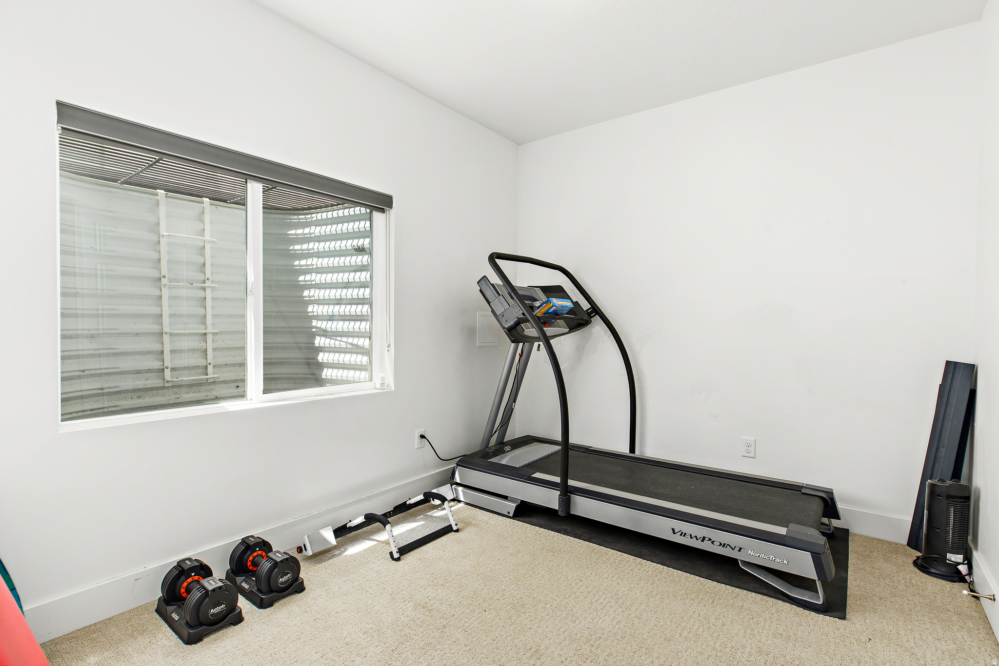SILVER LAKE - Residential