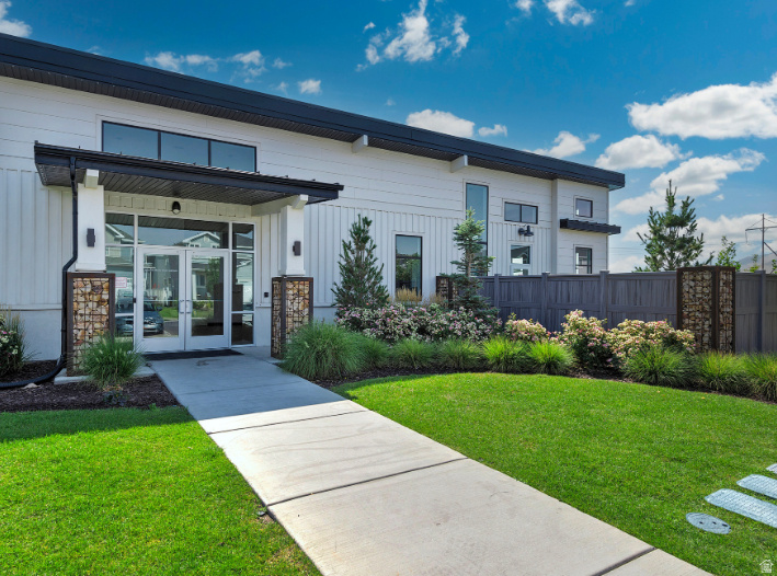 SILVER LAKE - Residential