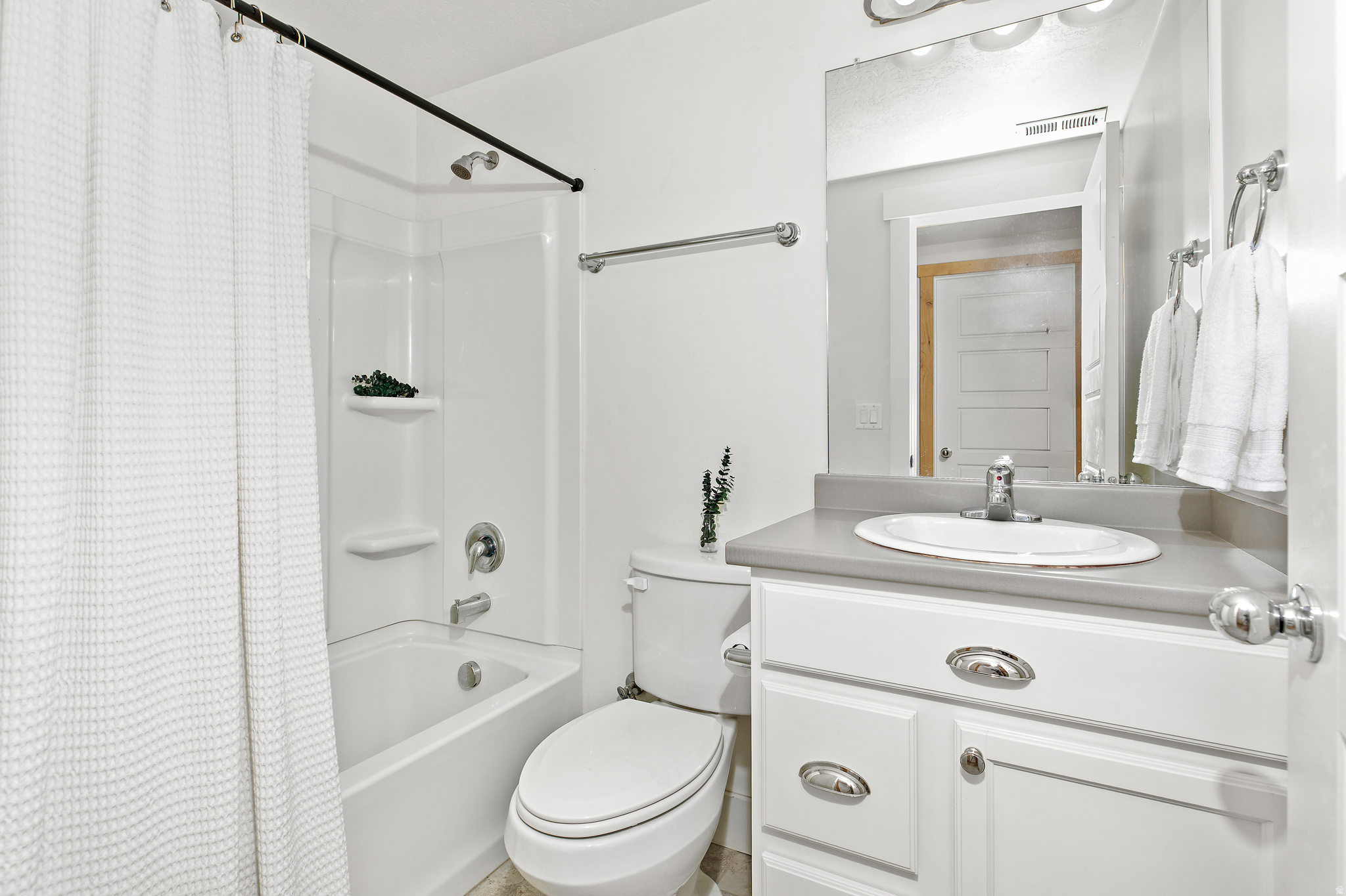 SILVER LAKE - Residential