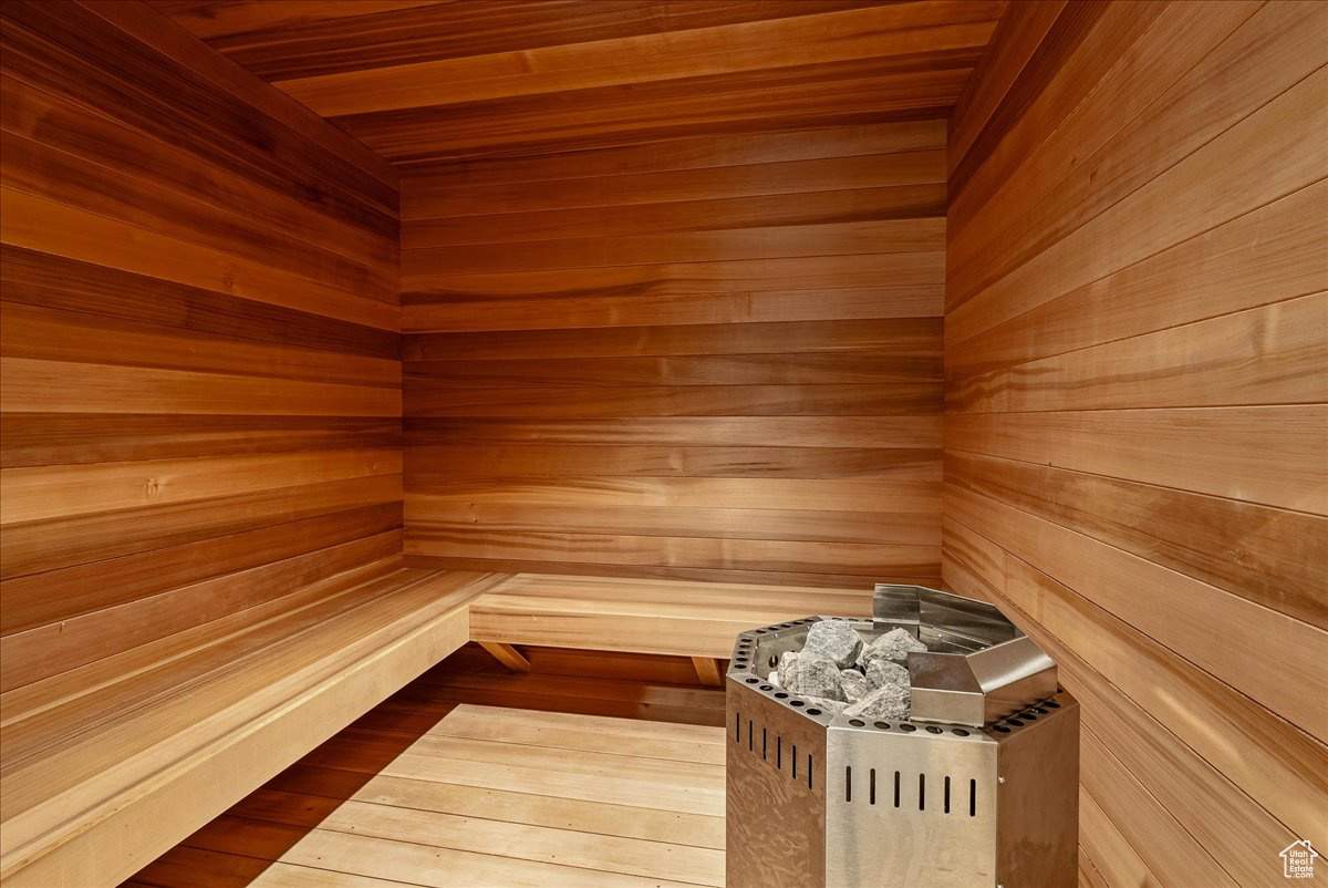 RED LEDGES - Residential