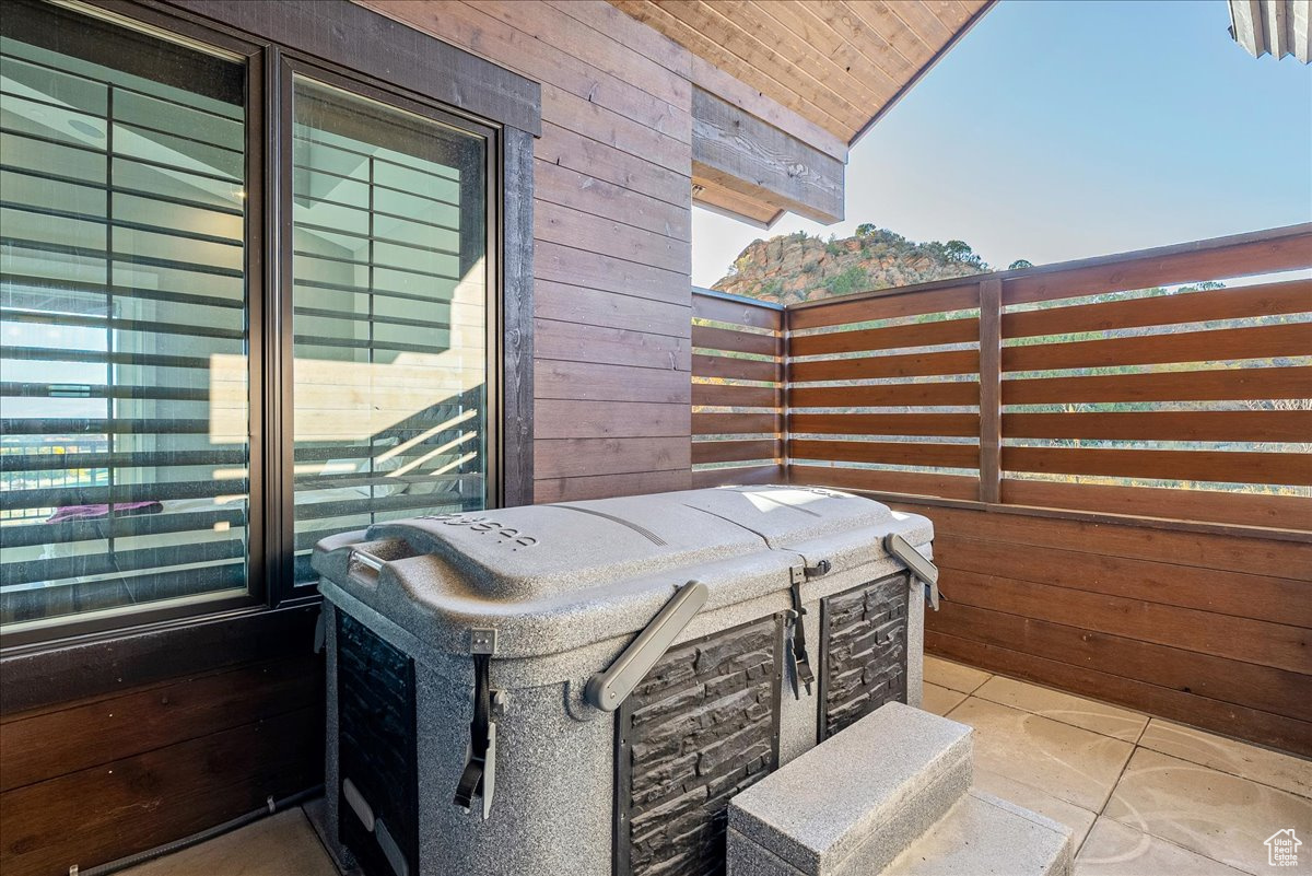 RED LEDGES - Residential